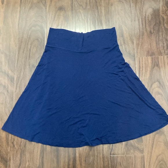 A New Approach Navy blue skirt - Picture 1 of 7